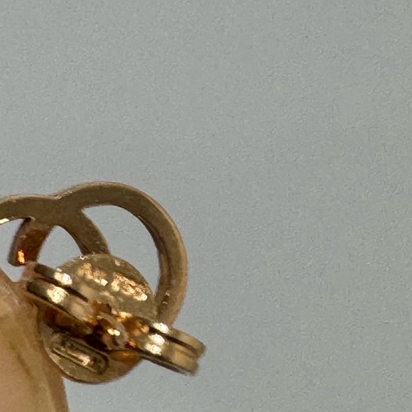 Gucci Running G 18k Gold Earrings - Picture 4 of 6